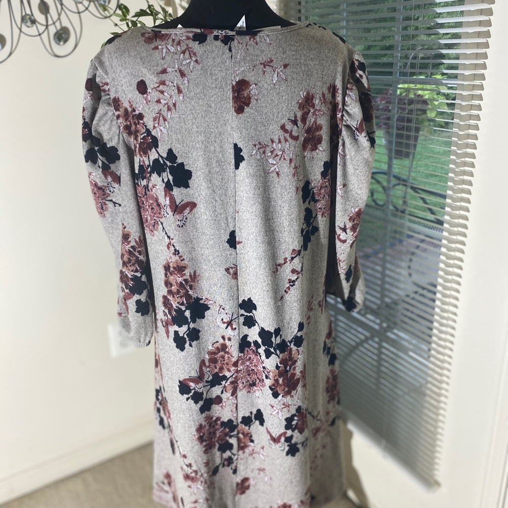 Dress - Picture 4 of 9